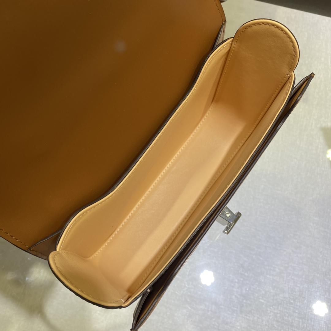 델보 크로스바디백 브라운